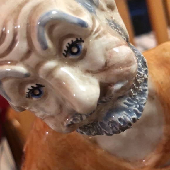 Vintage Derelect cardplayer collectible ceramic sculpture. - Picture 12 of 12